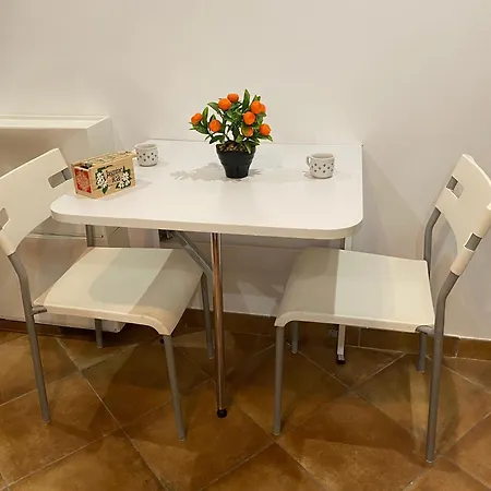 Domus Alfileritos 公寓 *